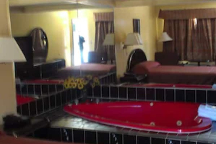 Hot Tub 61 of 64