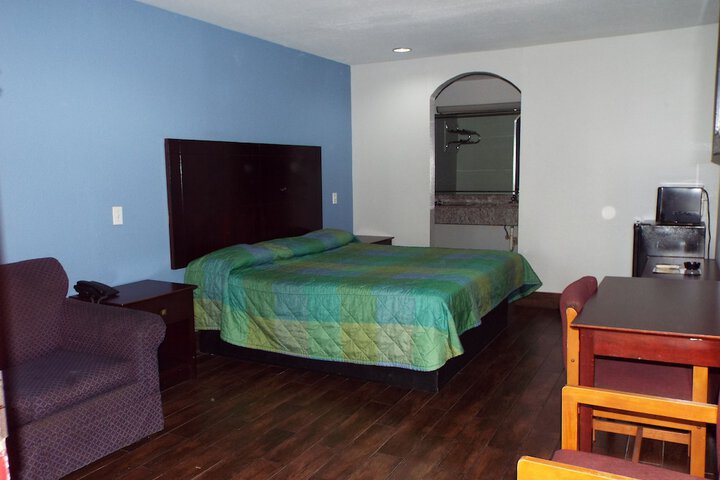 Room 11 of 12