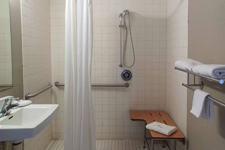 Room 12 of 24