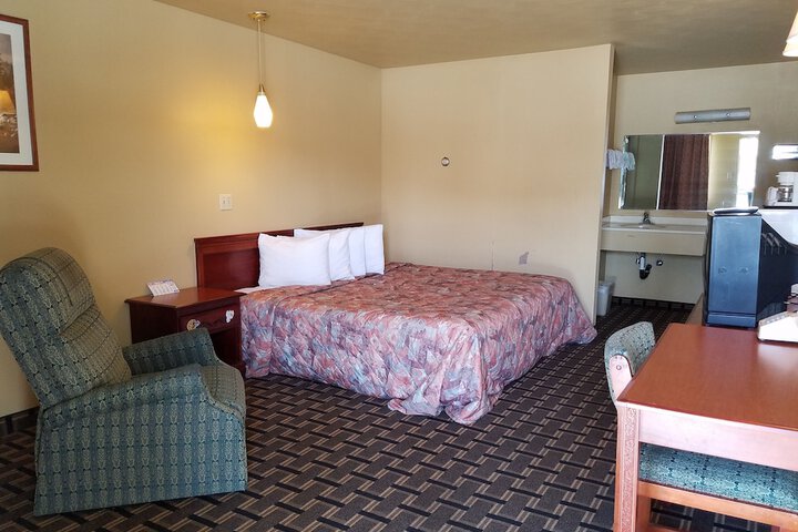 Room 8 of 25