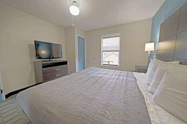 Room 32 of 42