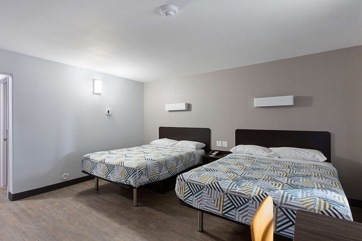 Room 27 of 34