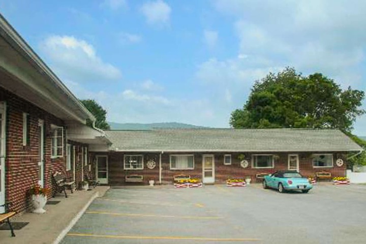 Hotel 3 of 27