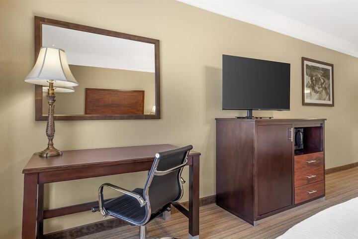 Best Western Plus Monica Royale Inn & Suites
