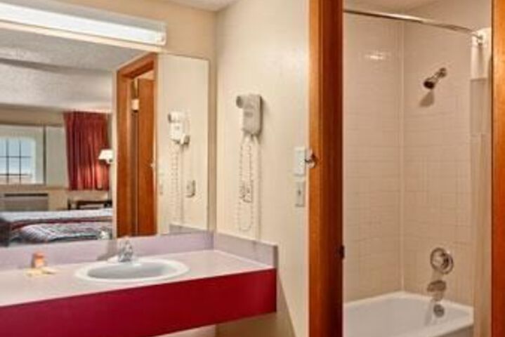 DAYS INN WILLIAMSBURG