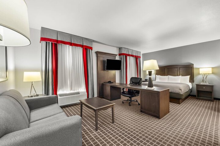 Quality Inn & Suites Pearsall