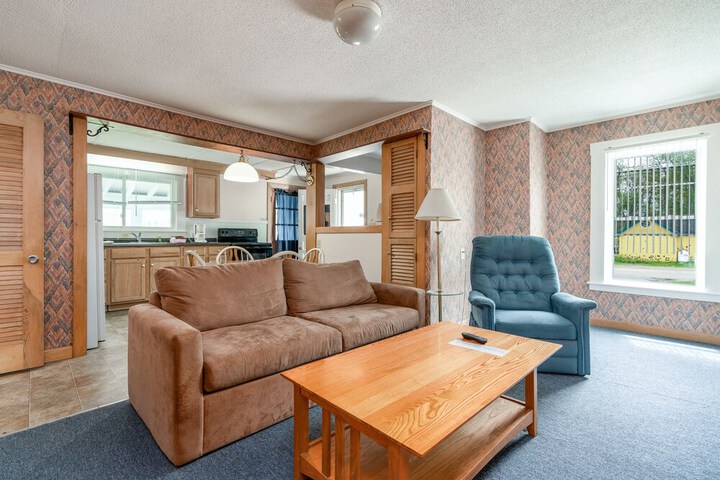 Room 93 of 128