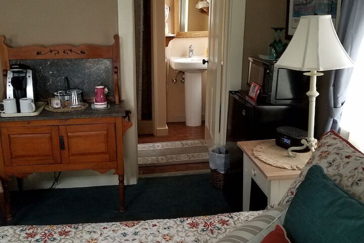 Room 33 of 65