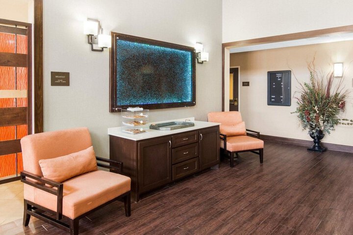 Hotel Interior 10 of 37