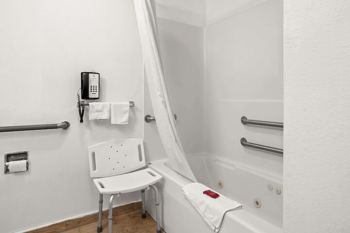 SureStay Plus Hotel by Best Western Bettendorf