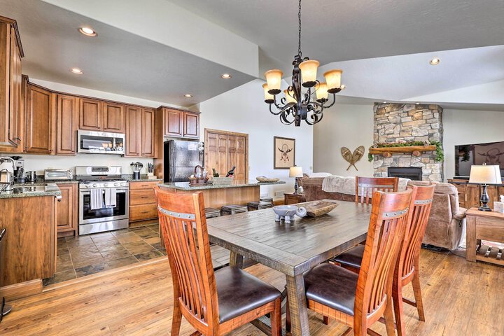 Luxe Rocky Mtn Retreat w / Hot Tub - by Winter Park