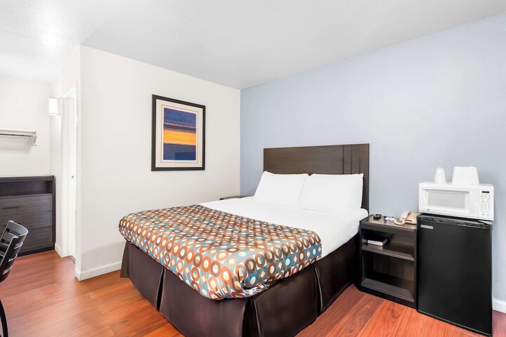 Room 18 of 29