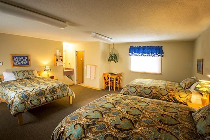 Room 9 of 18