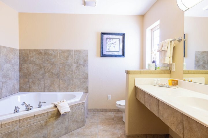 Blue Mountain Inn & Suites