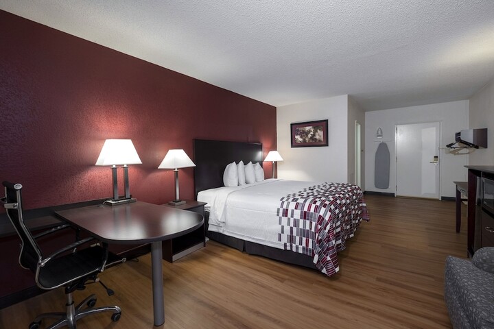 Room 28 of 33