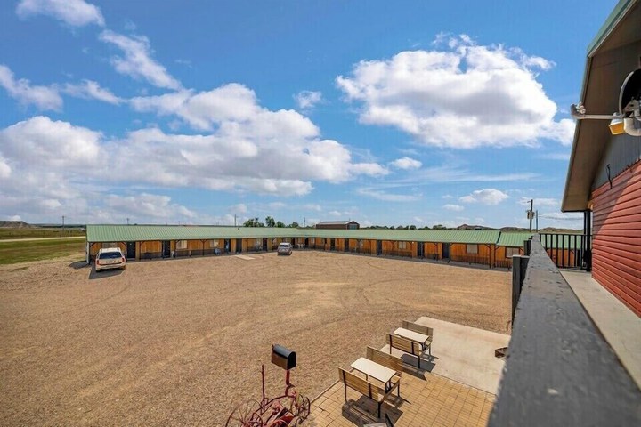 Badlands Hotel and Campground