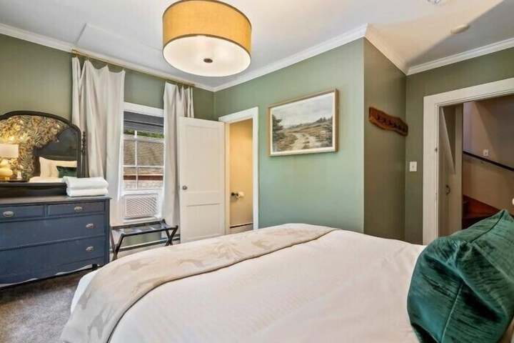 The Aurora Inn & Cottages