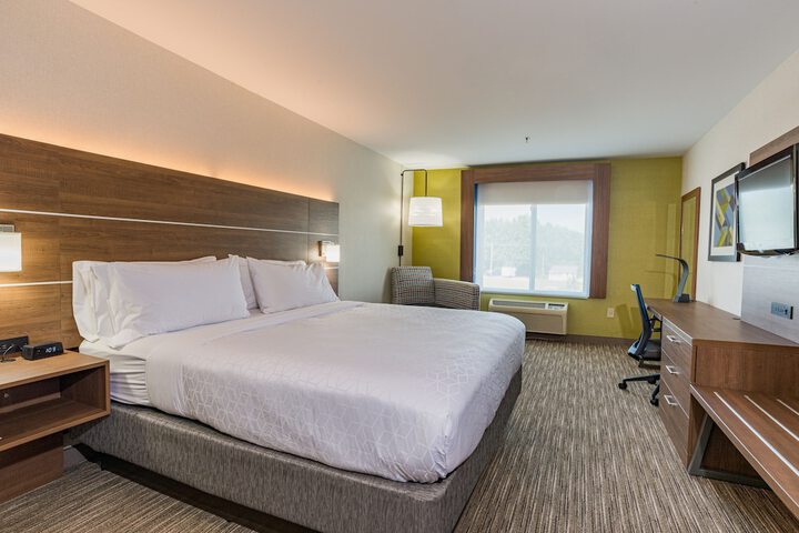 Room 25 of 40