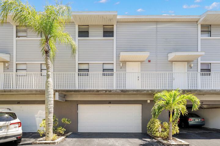 Seashell 19 by Distinctive Beach Rentals