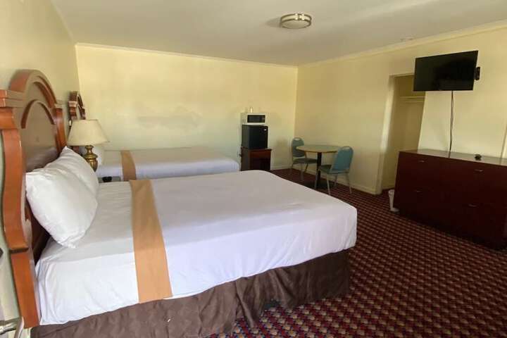Room 10 of 27