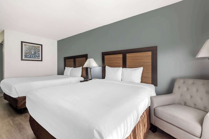 Room 21 of 34