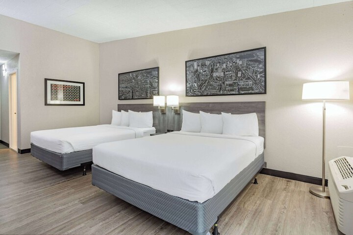 Room 10 of 36