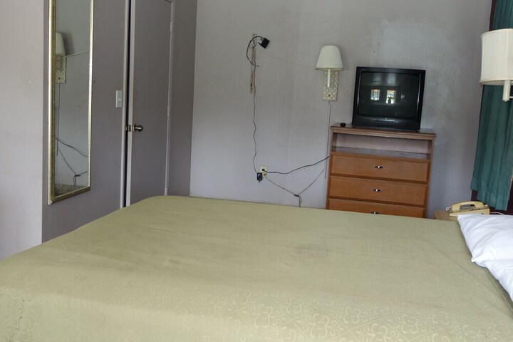 Room 12 of 18