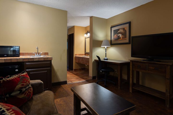 Room 25 of 43