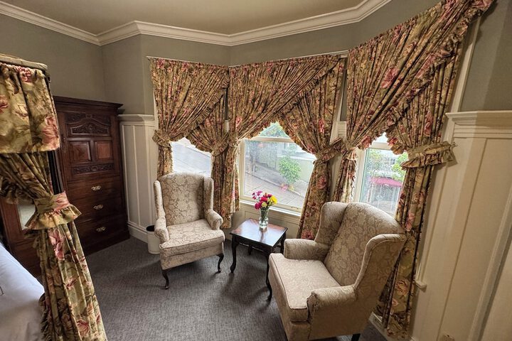 Room 32 of 48