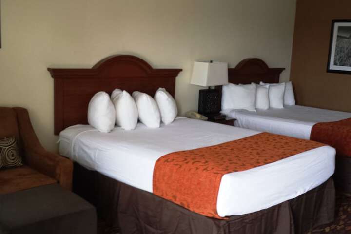 Room 8 of 16
