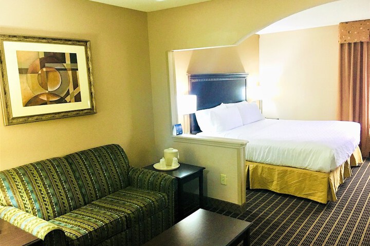 Room 26 of 66