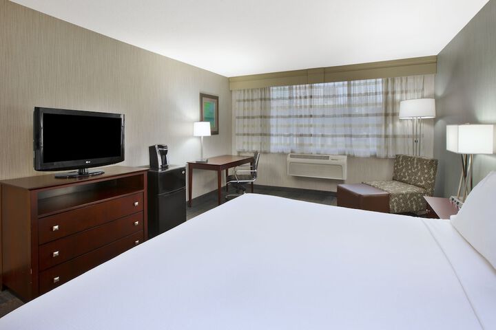 Room 32 of 81