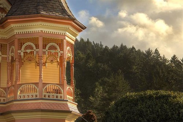 Gingerbread Mansion Inn