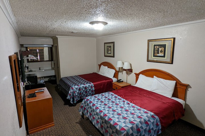Room 11 of 11