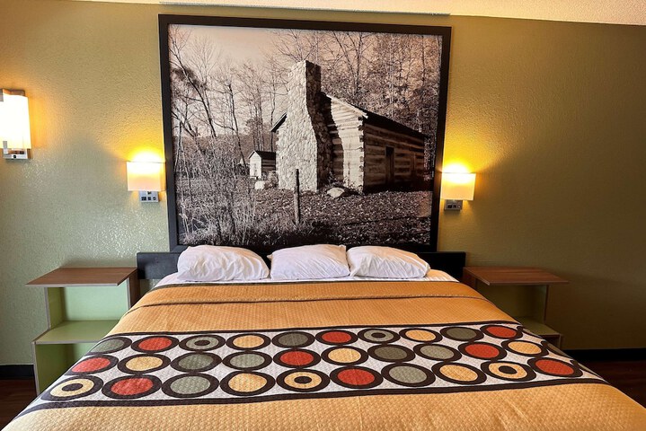 Room 37 of 62