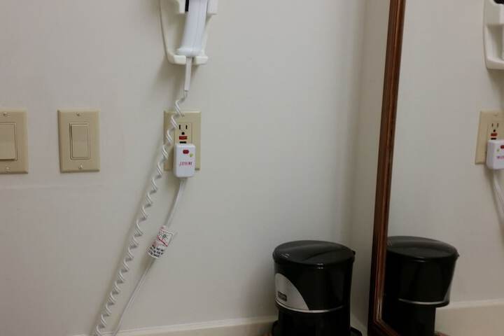 Room 12 of 37