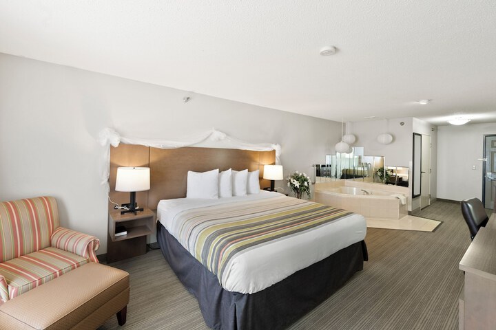 Country Inn & Suites by Radisson Watertown, SD