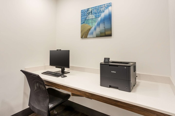 Business Center 39 of 39