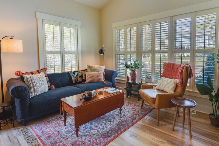 Charming Granville Home w / Porch - Walk Downtown!