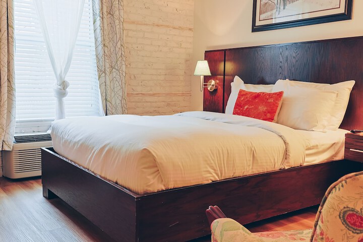 Room 46 of 102