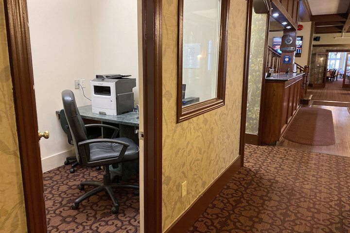 Business Center 47 of 51