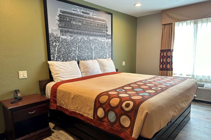 Room 6 of 16