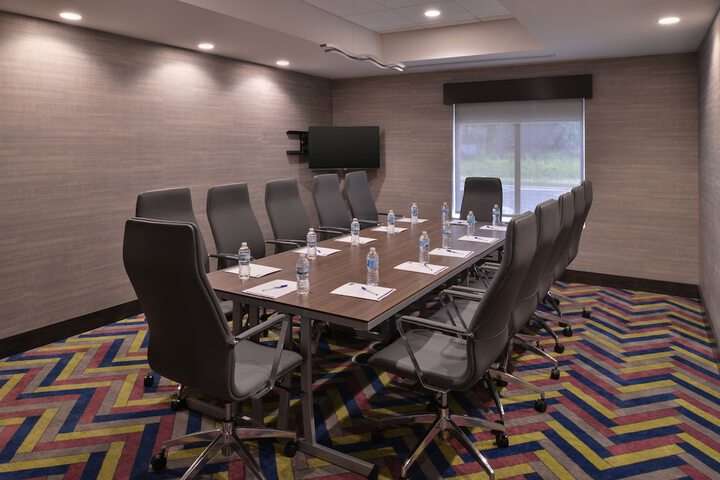 Holiday Inn Express & Suites Bryant - Benton Area by IHG