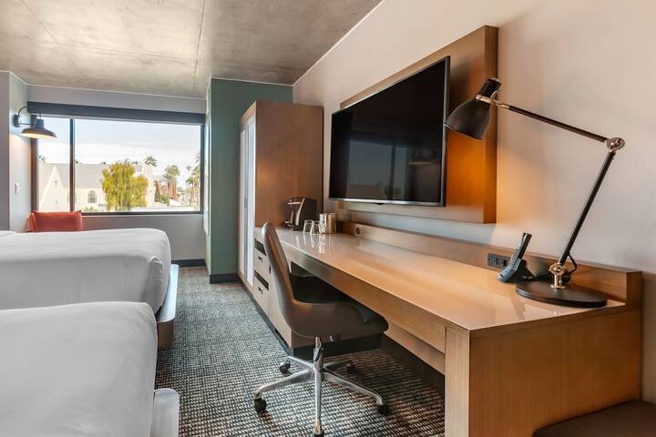 Room 32 of 59
