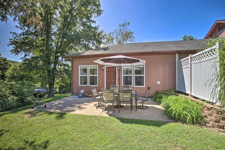 turtle Rock - Ironton Cabin w / Furnished Patio!