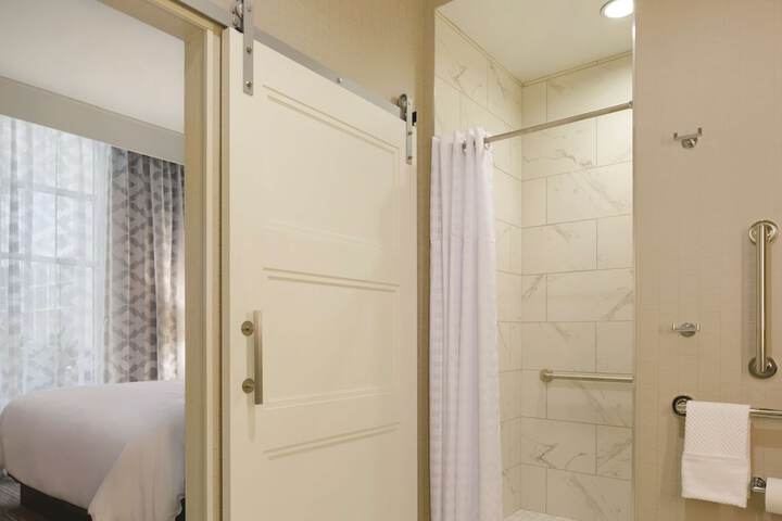 Room 47 of 82