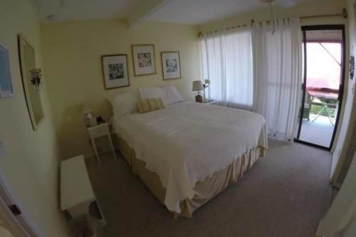 Hale-hoola B & B