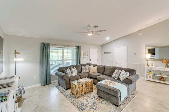 Englewood Vacation Rental w / Private Heated Pool!