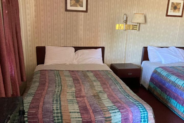 Room 7 of 8