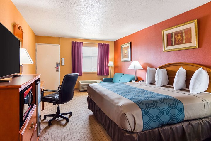 Room 13 of 32